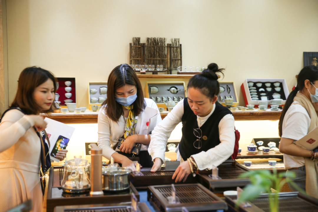 熱烈歡迎中國評茶師 · 茶藝師同學聯(lián)誼會的老師們到訪漢唐臺州總部插圖14