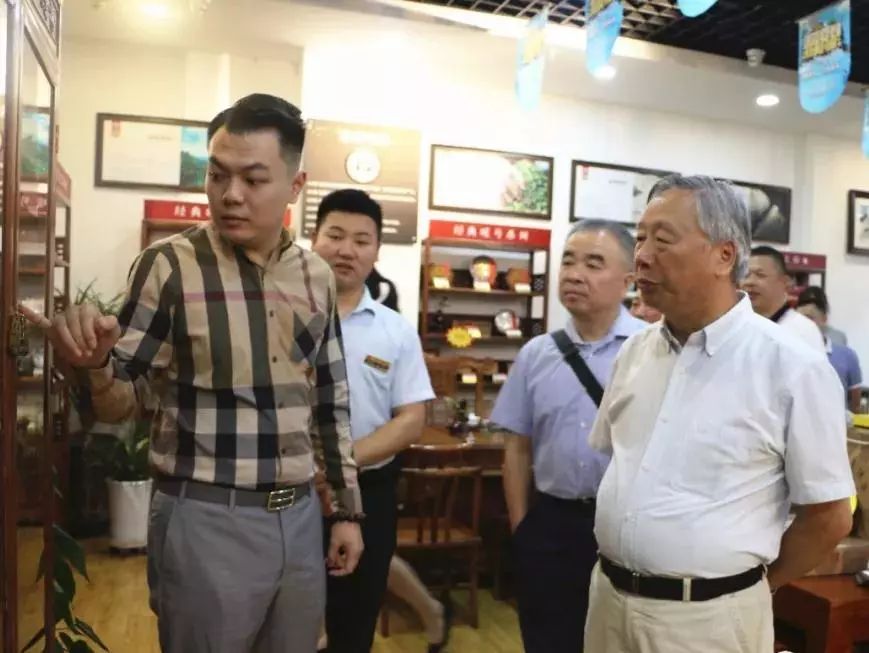 中國國際茶文化研究會主辦浙茶企赴陜西考察活動，參觀漢唐西安旗艦店插圖3
